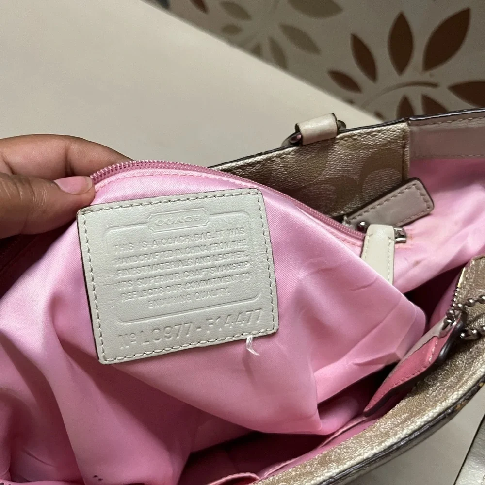 Authentic coach - Picture 6 of 6